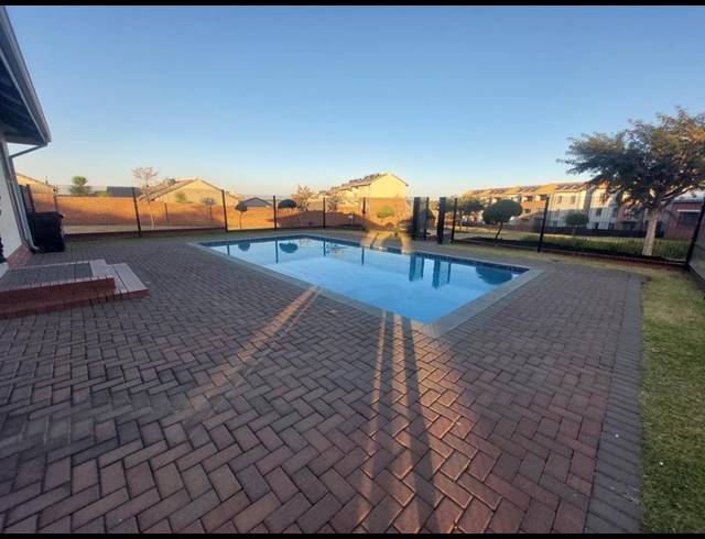 3 BEDROOM APARTMENT FOR SALE IN NOORDWYK